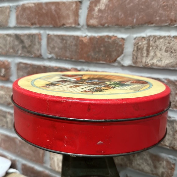Vintage Fireside Gems Cookie Tin - Picture 6 of 12